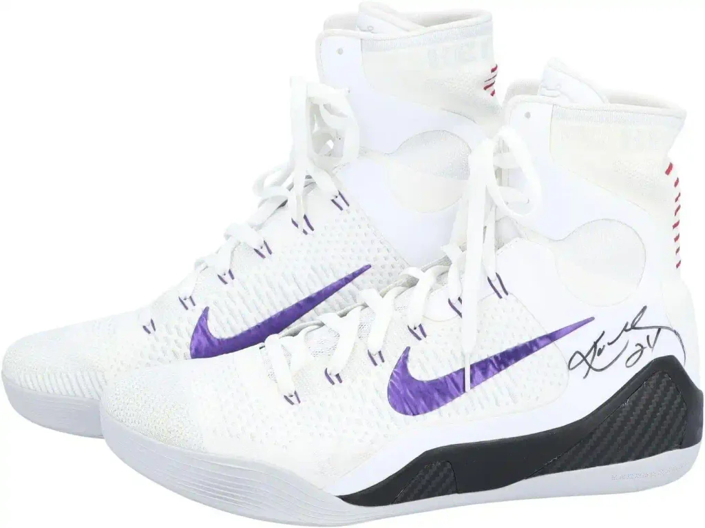 Kobe Bryant Photomatched 2014 Opening Night Game Used Signed Sneakers Beckett - Autographed NBA Sneakers