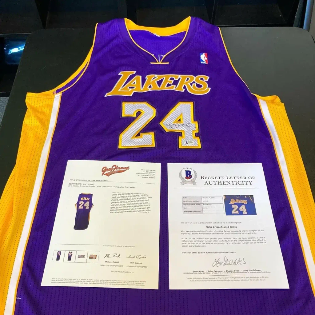 Kobe Bryant Signed 2010-11 Los Angeles Lakers Game Issued #24 Jersey Beckett COA - Autographed NBA Jerseys